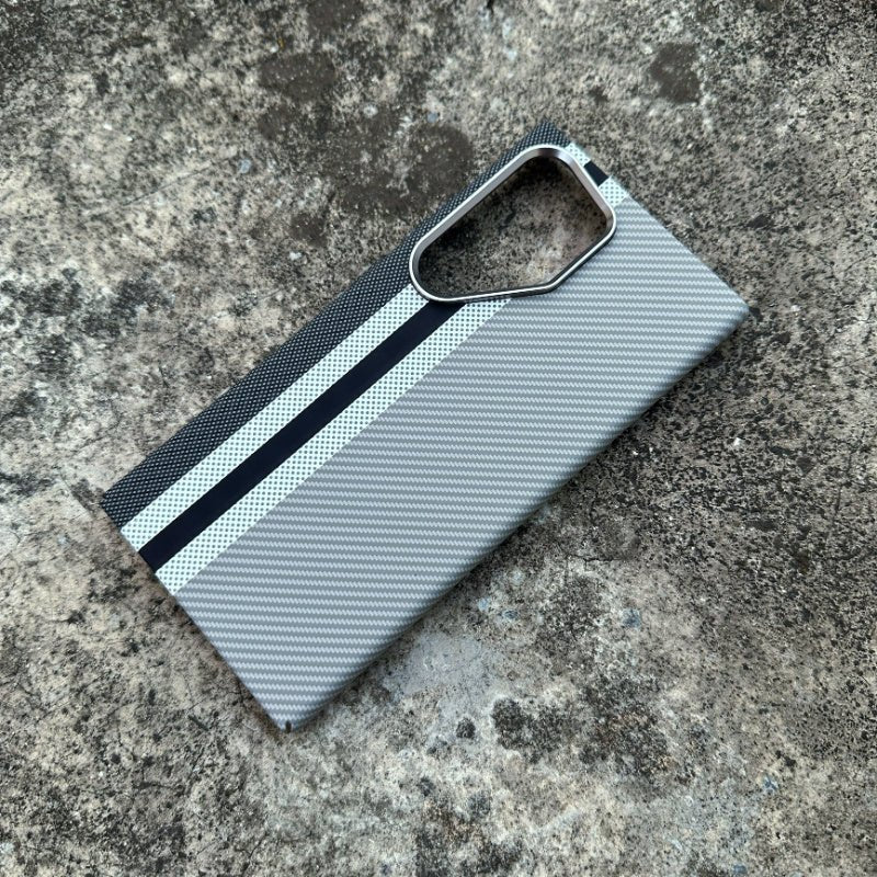 Samsung case in carbon fiber and metal
