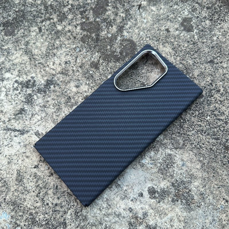 Samsung case in carbon fiber and metal