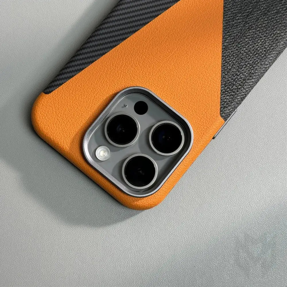 iPhone Case in Leather and Carbon with Anti-impact Protection