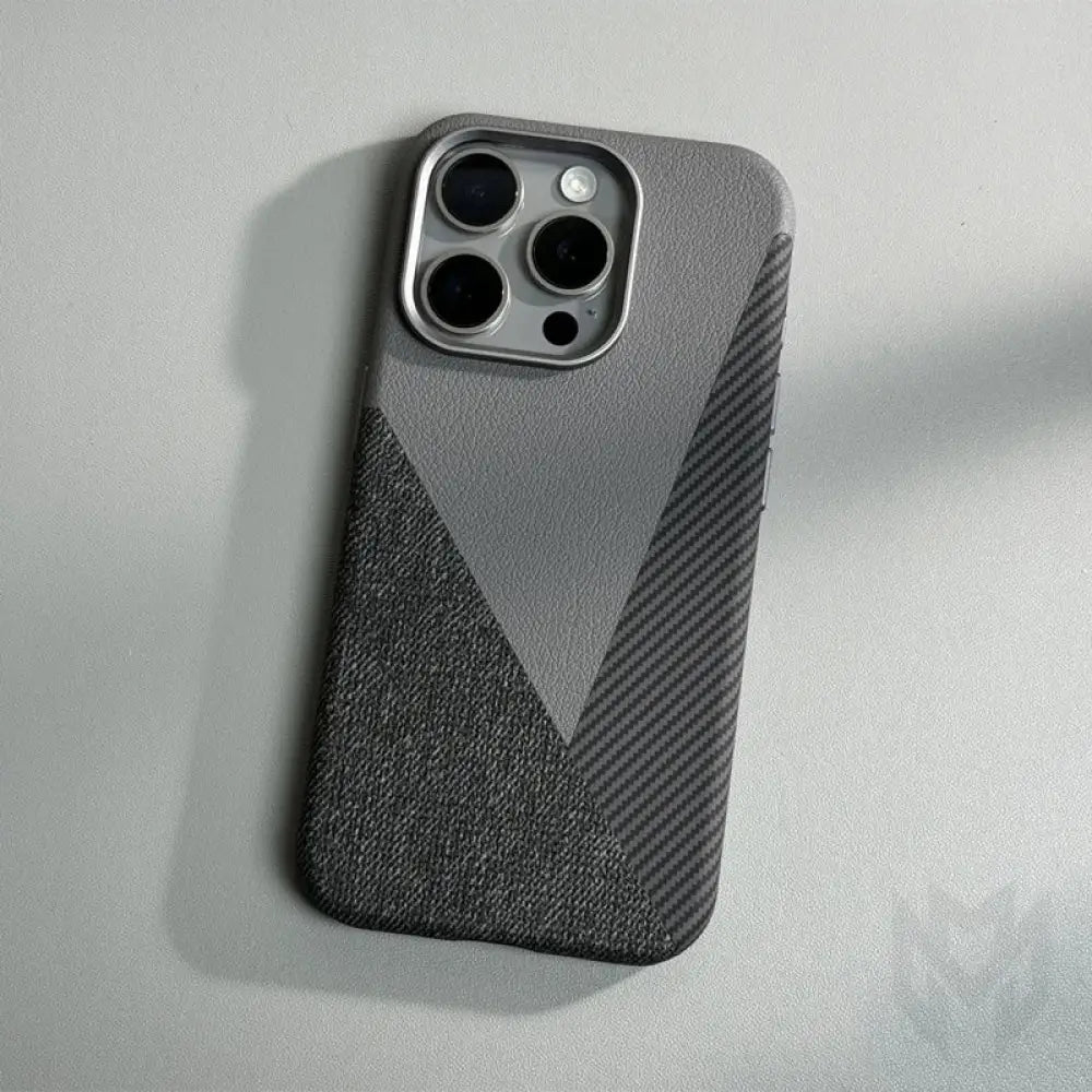 iPhone Case in Leather and Carbon with Anti-impact Protection