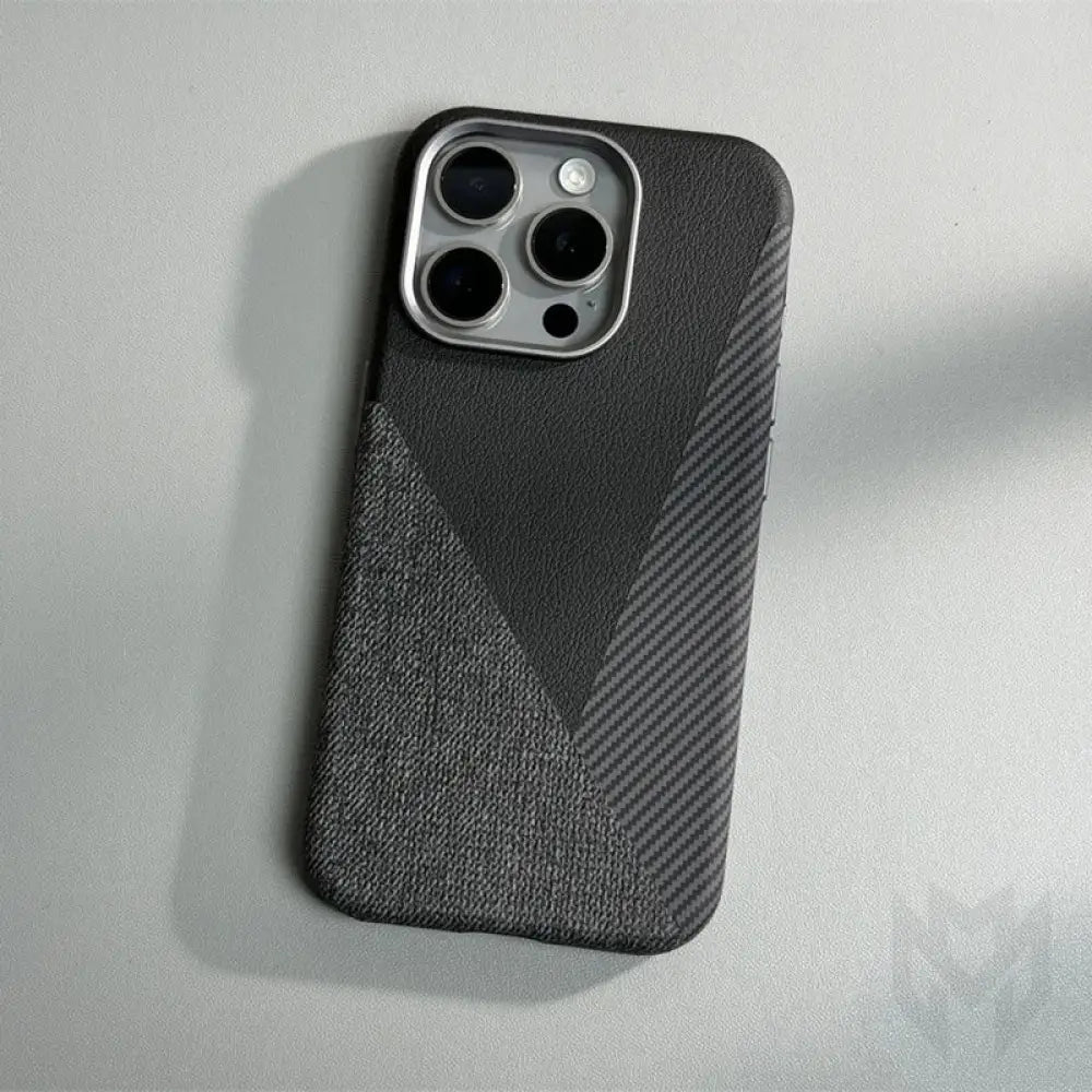 iPhone Case in Leather and Carbon with Anti-impact Protection
