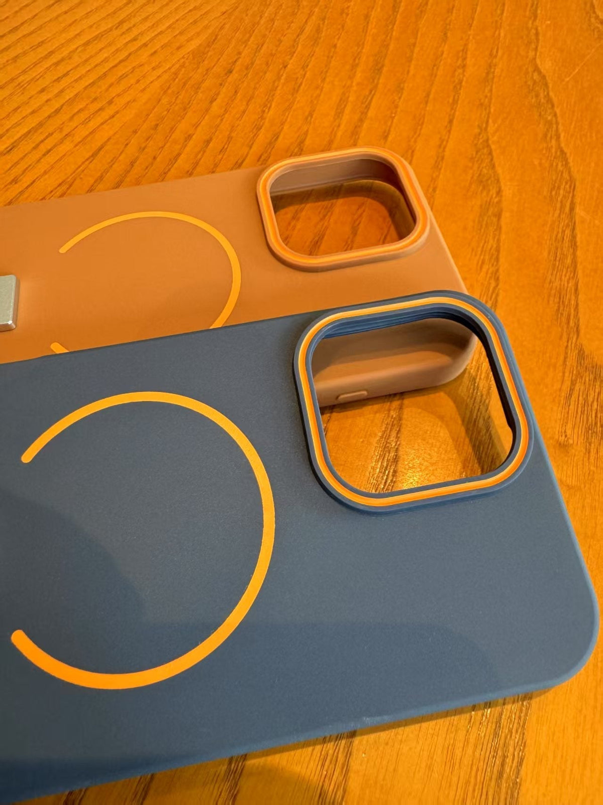 iPhone Case with Retractable Strap and MagSafe Charging